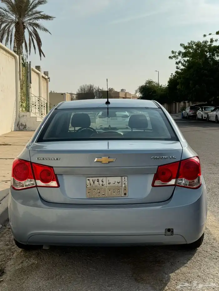 للبيع شفروليه كروز LS موديل 2010 7