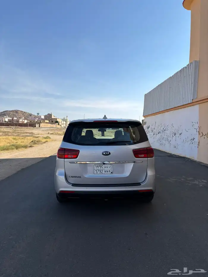 كيا كرنفال للبيع أو للإيجار 6