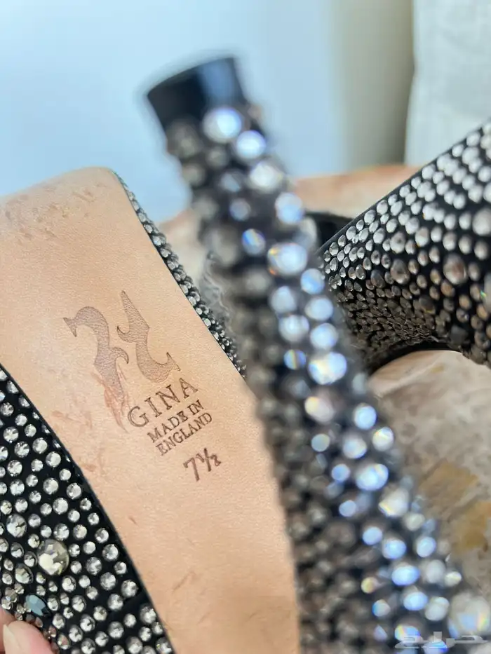 مجموعه من الصنادل والاحذيه من براندات عالميه جديد ومستخدم 78