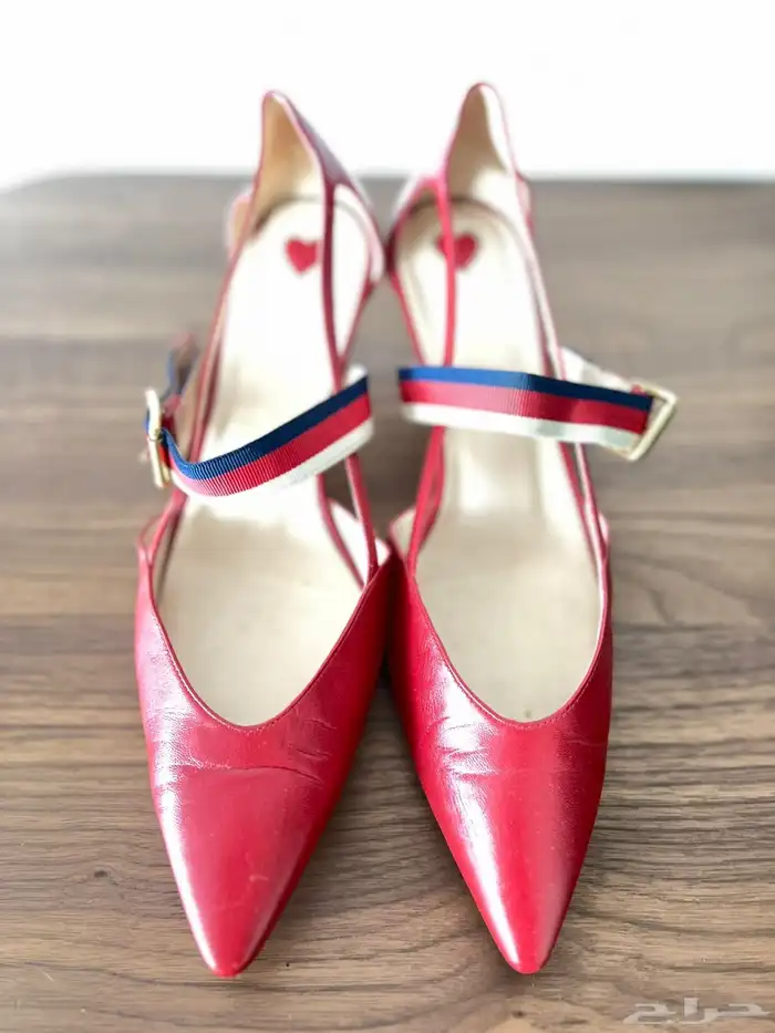 مجموعه من الصنادل والاحذيه من براندات عالميه جديد ومستخدم 56