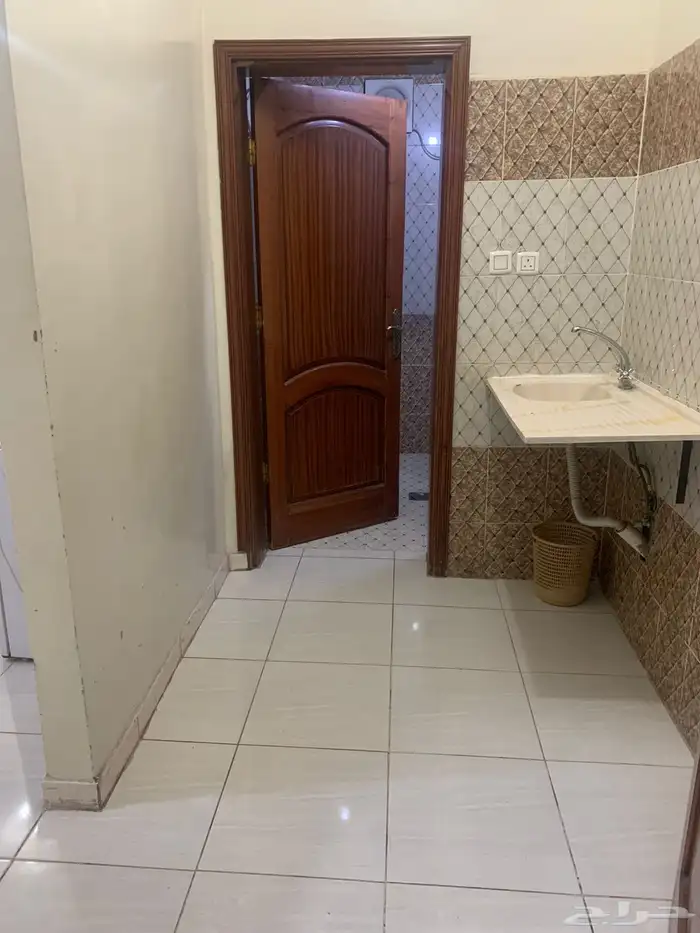 غرفة للعزاب والطلاب والموظفين مفروشة بالسلام 4