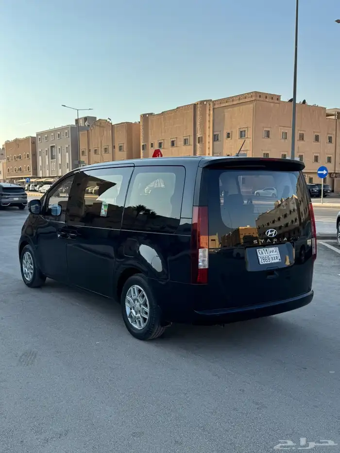 للبيع ستاريا 2023 بنزين ( شبة الجديد ) 5