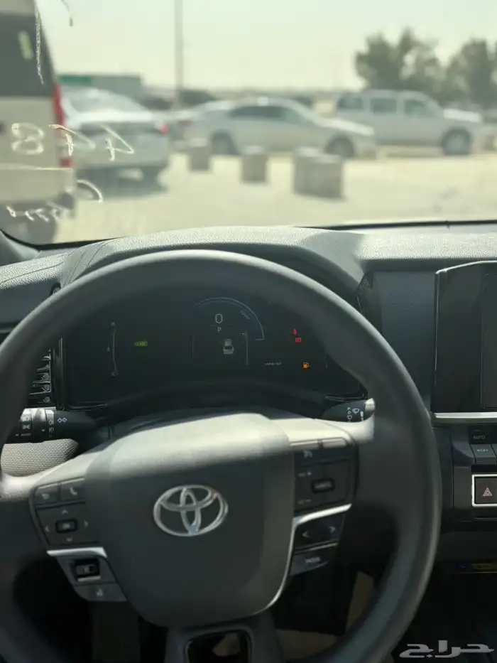 كامري E هجين 2025 19