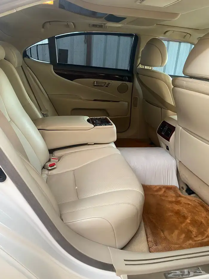 للبيع لكزس L460L تشليح فقط 6