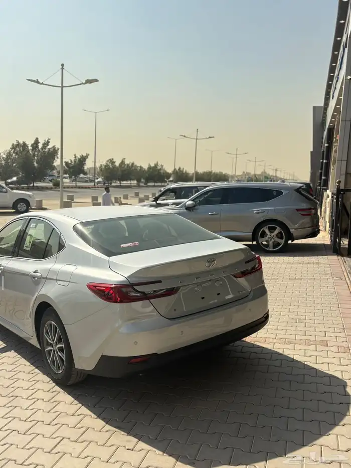 كامري E هجين 2025 9