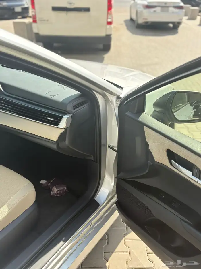 كامري E هجين 2025 14