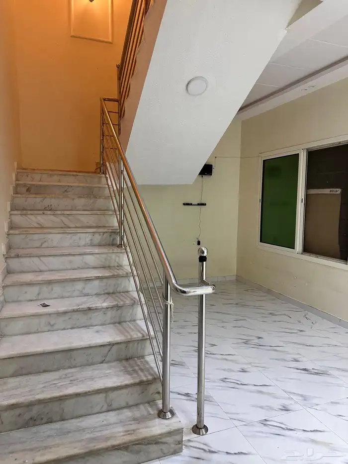 فله لإيجار في حي طويق 5