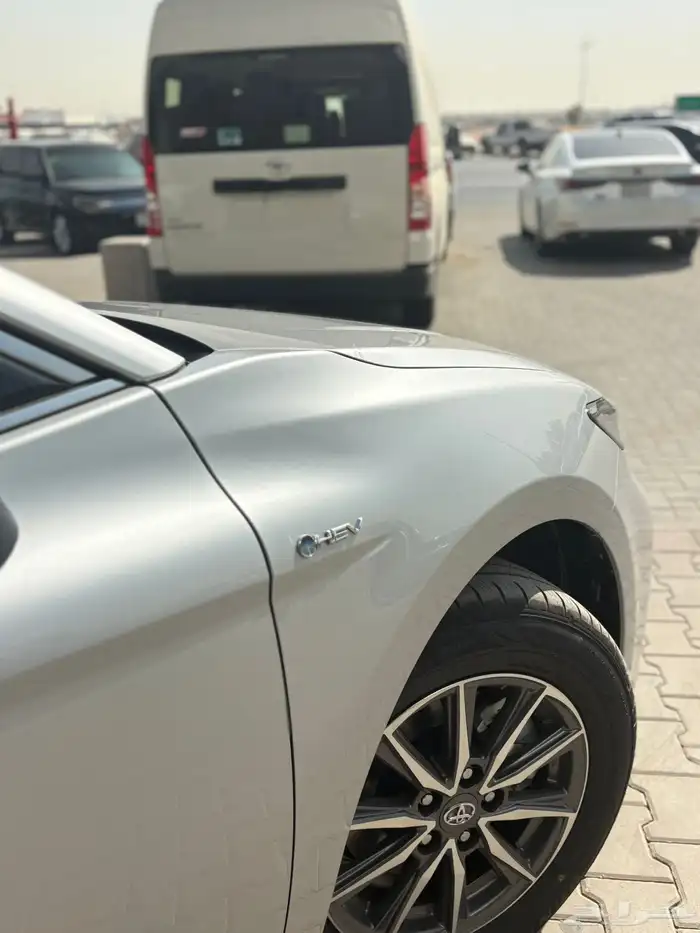 كامري E هجين 2025 4