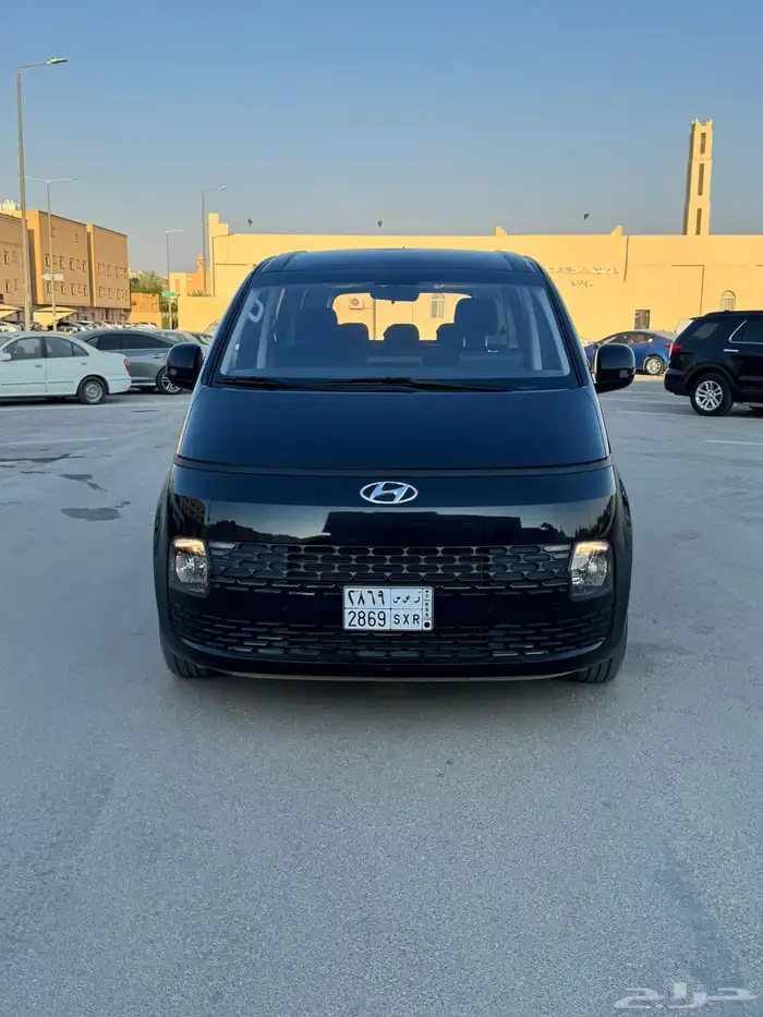 للبيع ستاريا 2023 بنزين ( شبة الجديد ) 1