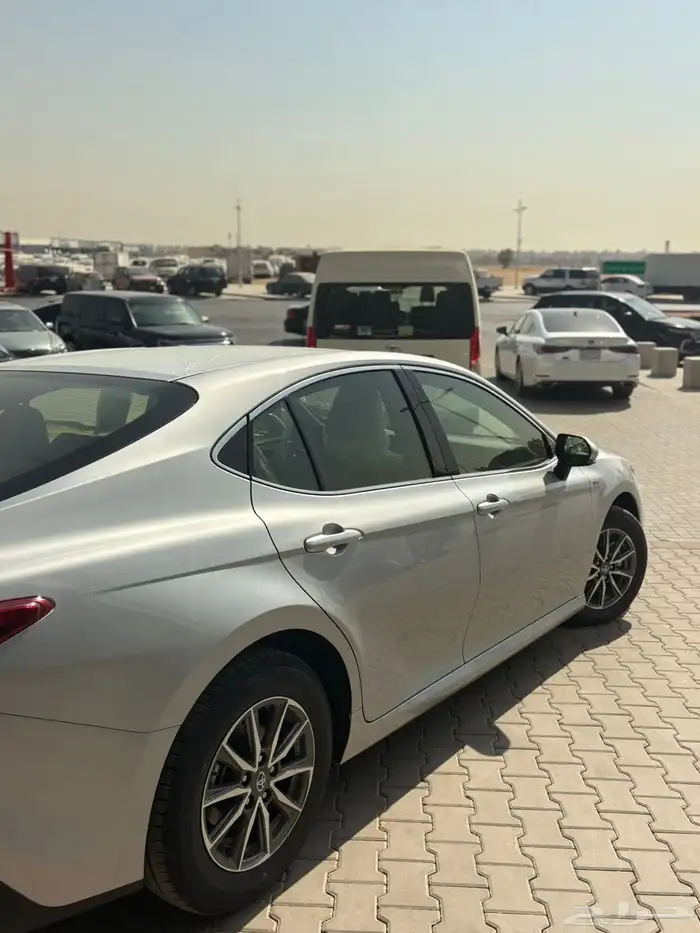 كامري E هجين 2025 16