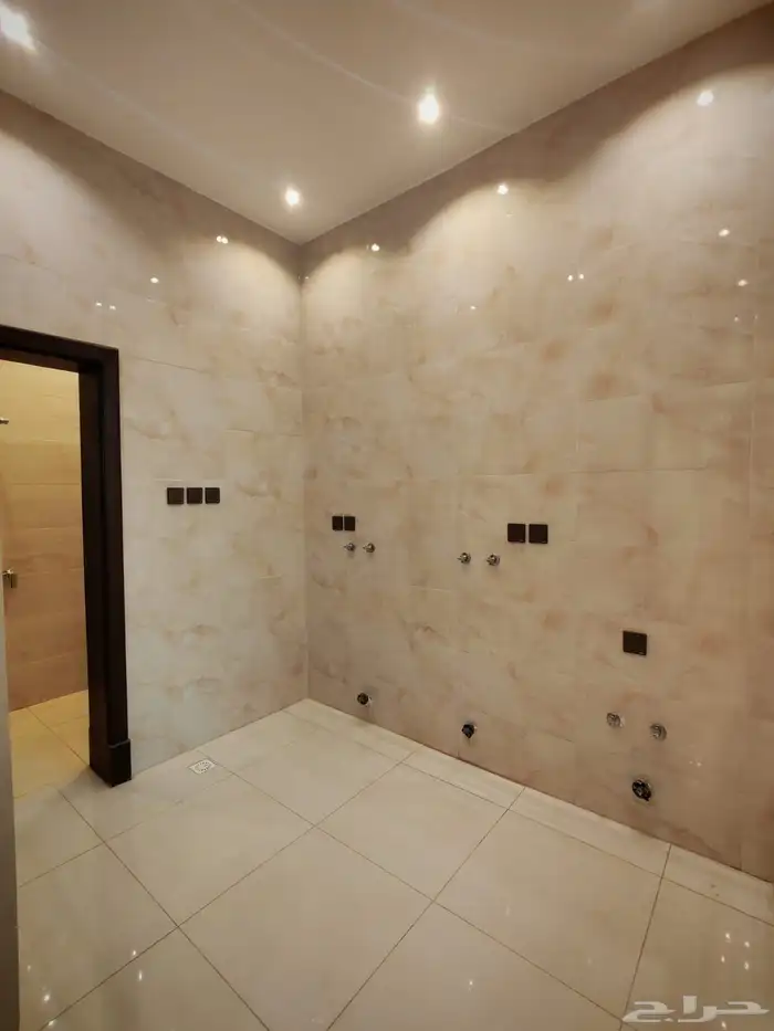 للبيع فلل دورين و ملحق با الخميس حي دوره الموسى وسط الخدمات 38