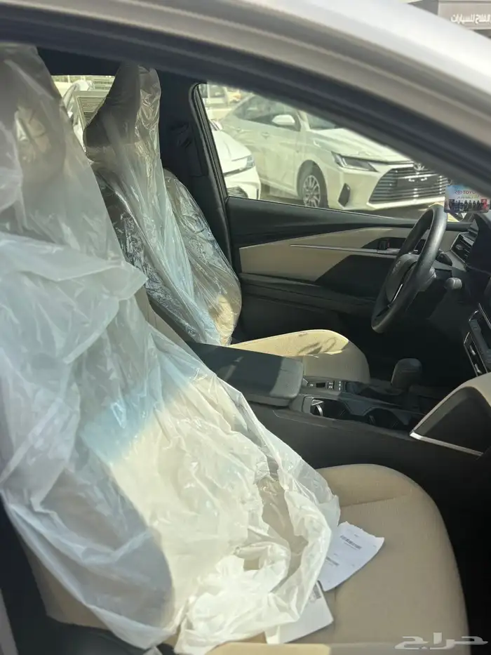 كامري E هجين 2025 17