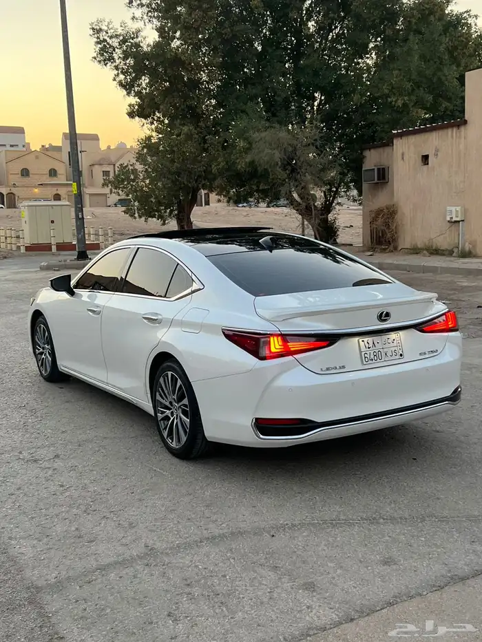 لكزس ES 250 DD 2021 فل كامل موتر شرط وكاله قمه بنضافه 4