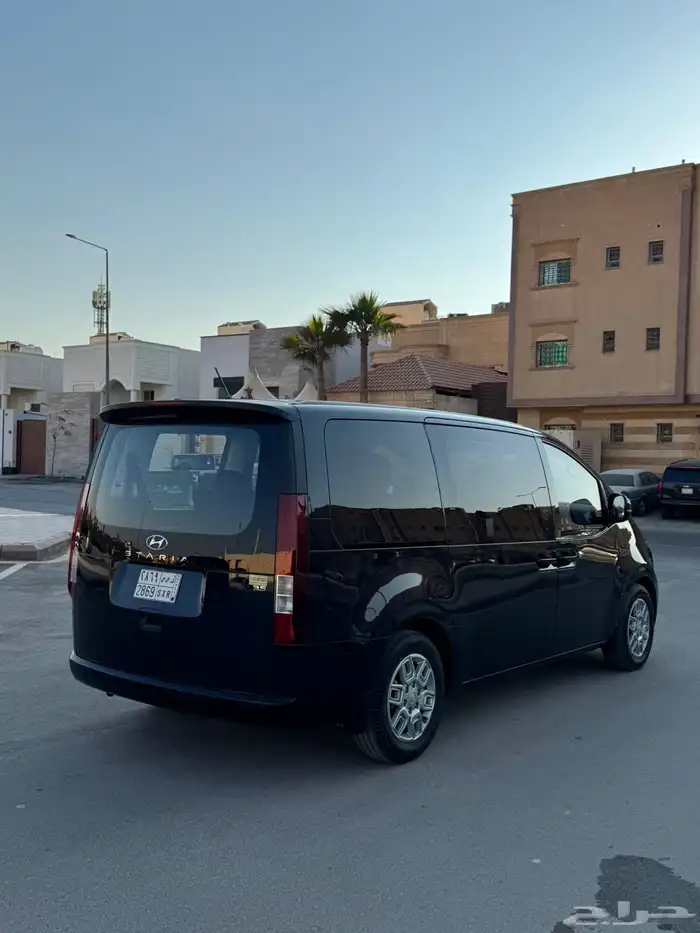 للبيع ستاريا 2023 بنزين ( شبة الجديد ) 3