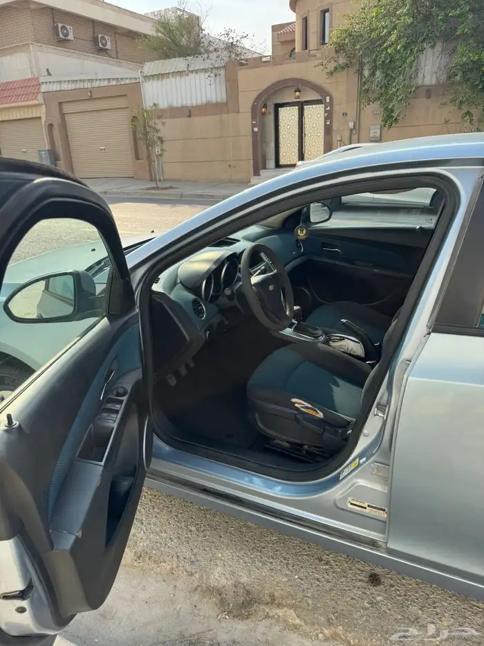 للبيع شفروليه كروز LS موديل 2010 2
