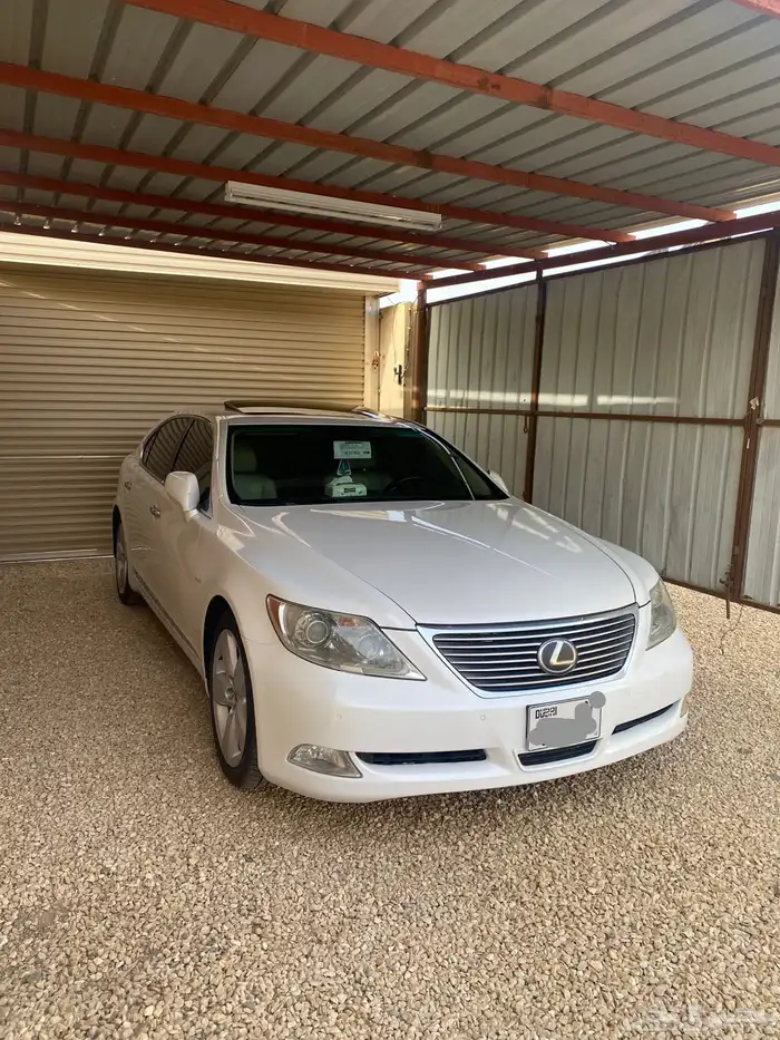 للبيع لكزس L460L تشليح فقط 1