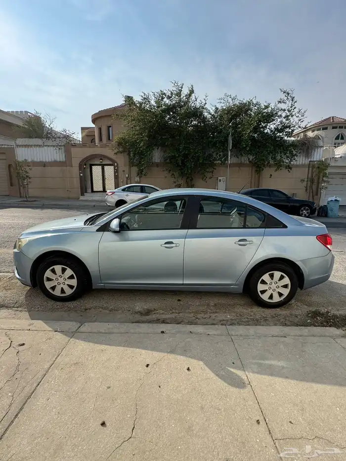 للبيع شفروليه كروز LS موديل 2010 4