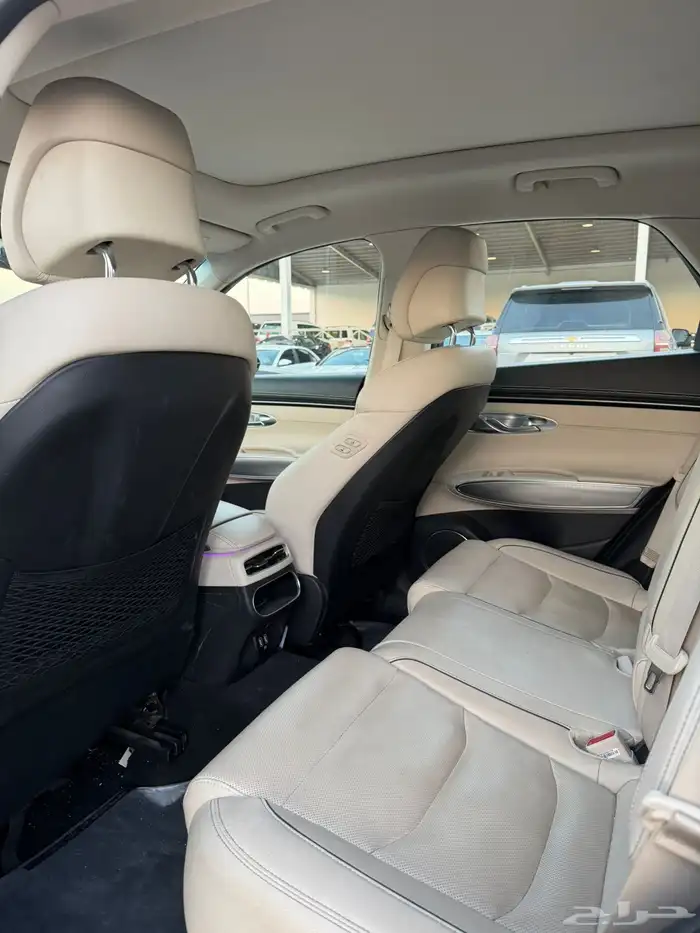 جنسس. 2023. GV 70 7