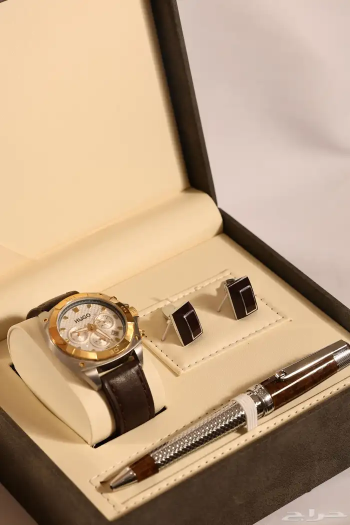 ساعة مع طقم 4