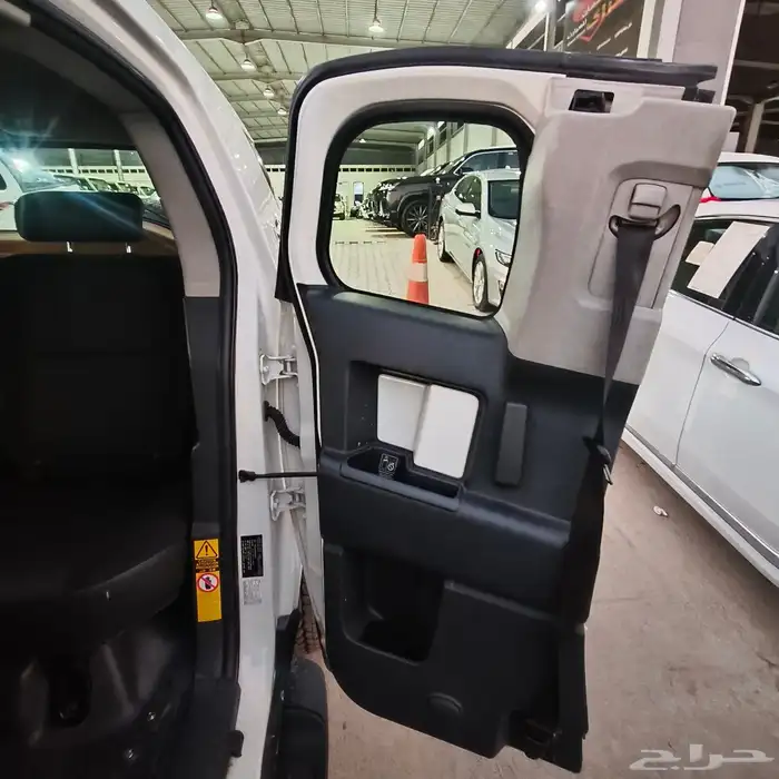 تويوتا اف جي ابيض موديل 2012 تم البيع 10