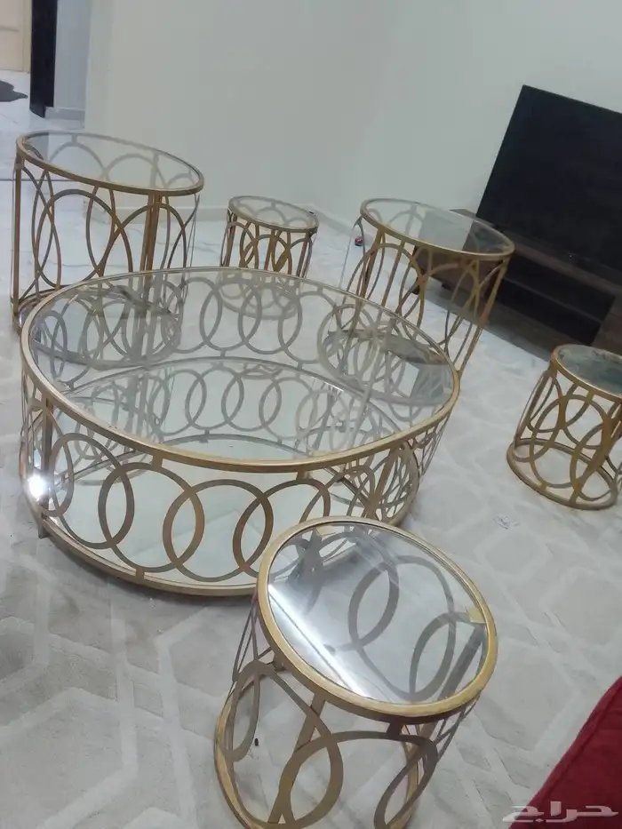 للبيع طاولات 1كبيره 2 وسط 3 صغار 0