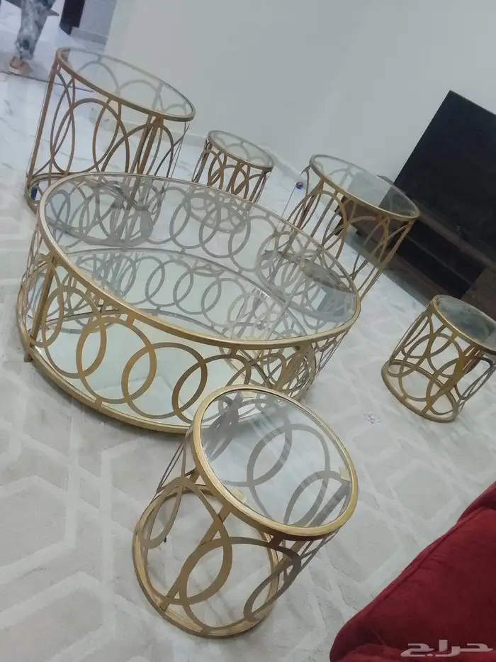 للبيع طاولات 1كبيره 2 وسط 3 صغار 1