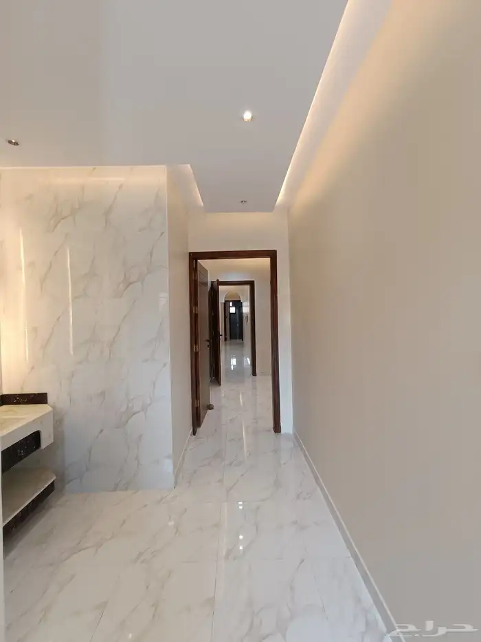 للبيع روف علويه 5 غرف نوم  ومدخل سياره بحوش وشقق أرضيه ومدخ 6