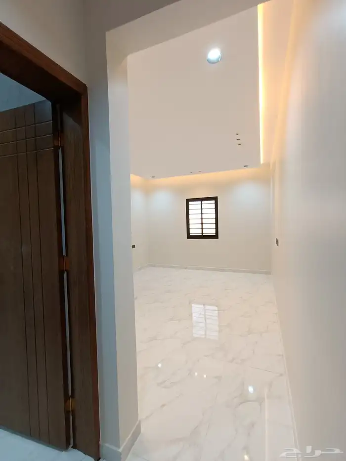 للبيع روف علويه 5 غرف نوم  ومدخل سياره بحوش وشقق أرضيه ومدخ 40