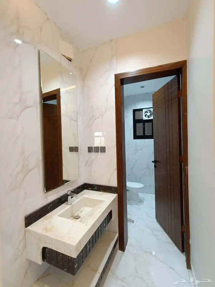 للبيع روف علويه 5 غرف نوم  ومدخل سياره بحوش وشقق أرضيه ومدخ 39