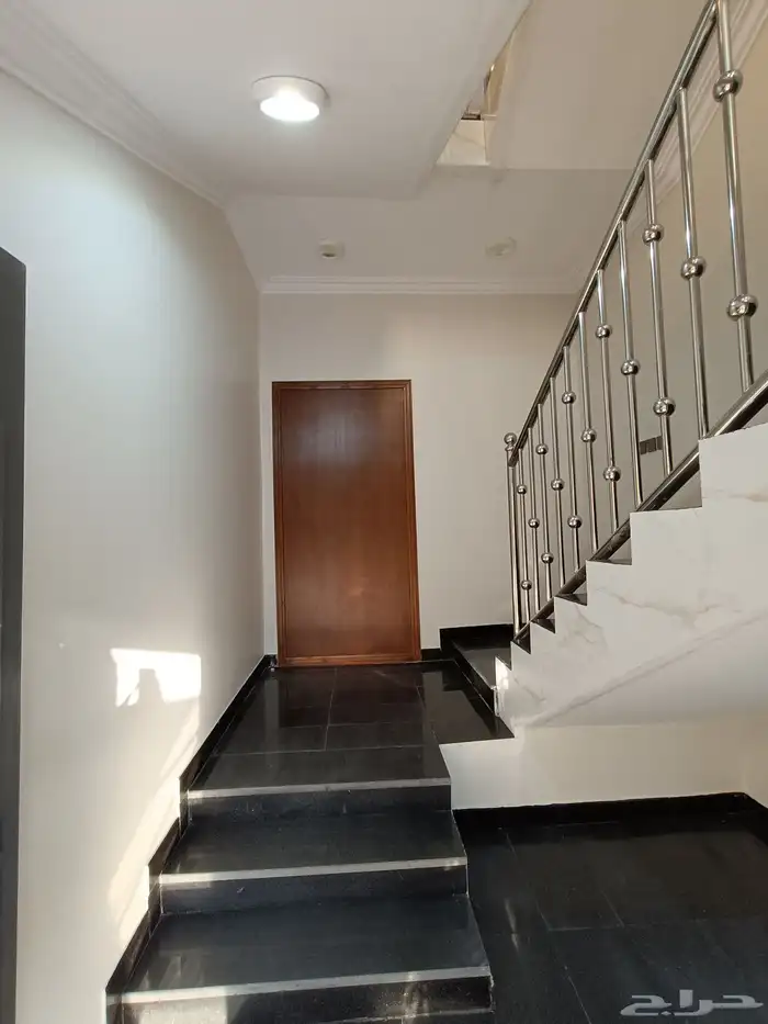 للبيع روف علويه 5 غرف نوم  ومدخل سياره بحوش وشقق أرضيه ومدخ 26