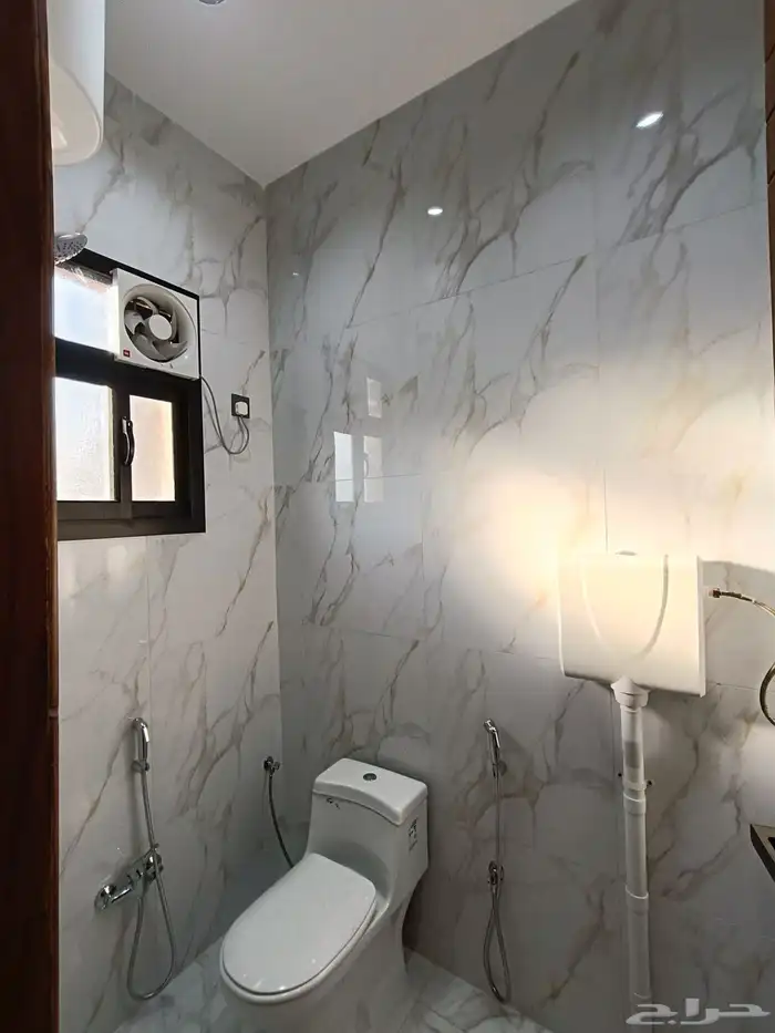 للبيع روف علويه 5 غرف نوم  ومدخل سياره بحوش وشقق أرضيه ومدخ 30