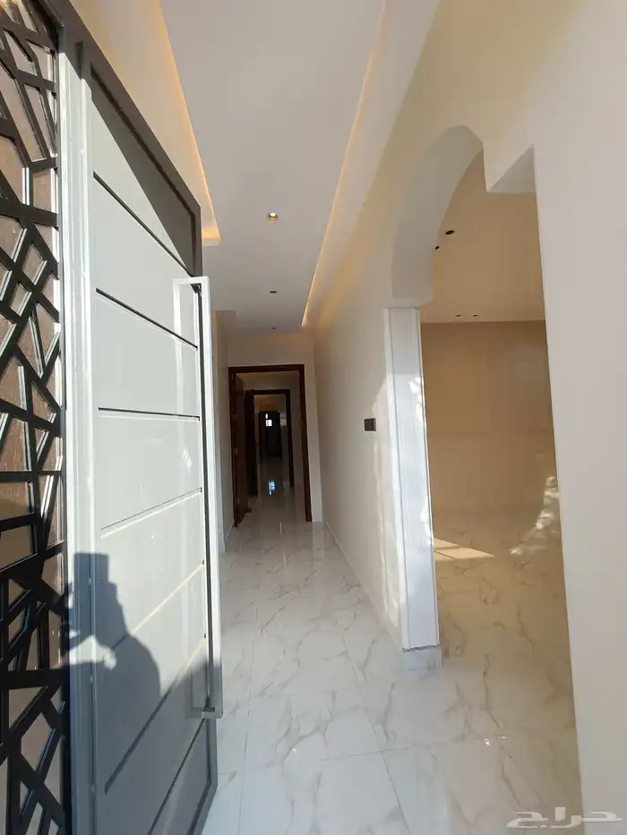 للبيع روف علويه 5 غرف نوم  ومدخل سياره بحوش وشقق أرضيه ومدخ 4