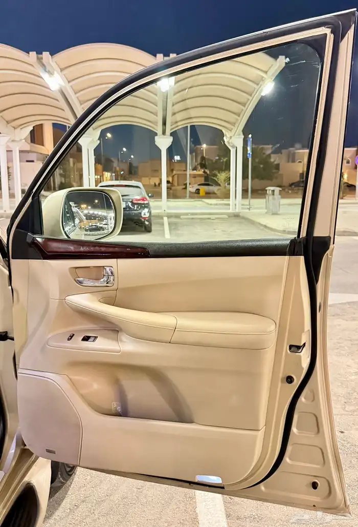 جيب لكزس LX570 فل كامل DD موديل 2010 نضيف 24