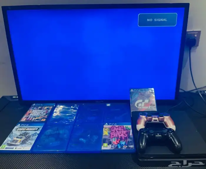 بلايستيشن 4 نضيف مع يدين تحكم و 10 العاب 4