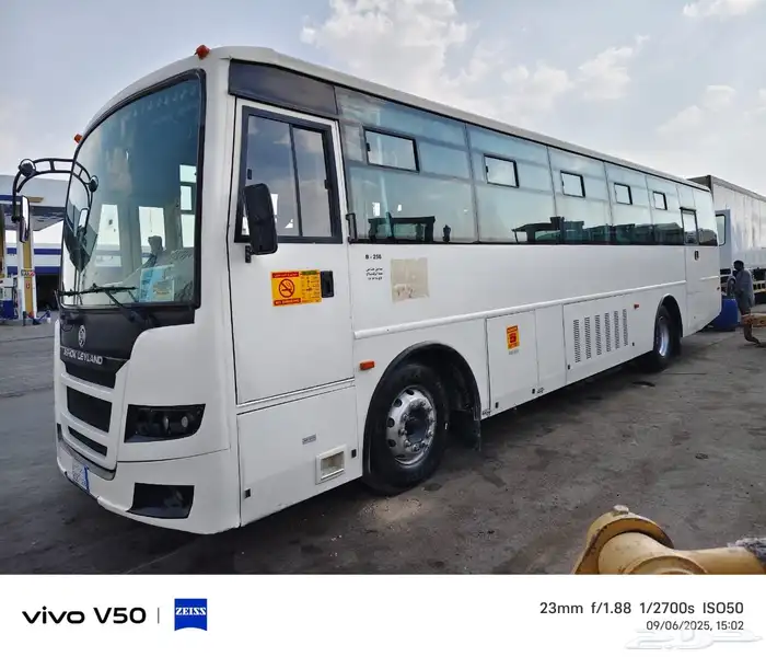 باصات اشوك ستة وستون راكب مع سائق 0