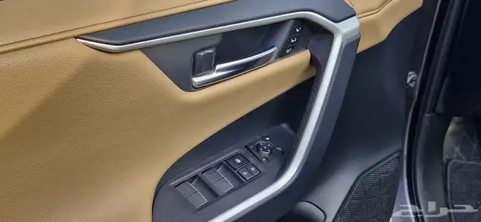 RAV4 2021 white hybrid Ltd 15