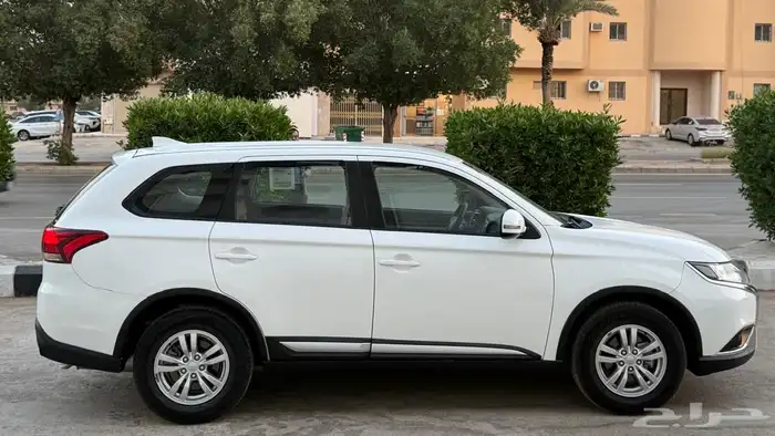 ميتسوبيشي اوتلاندر 2020 -7 مقاعد 7