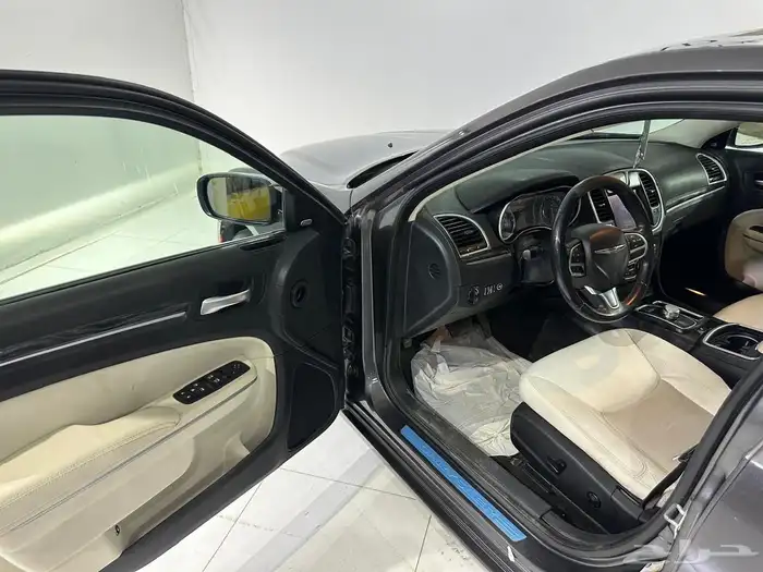 كرايزلر C300 2017 16