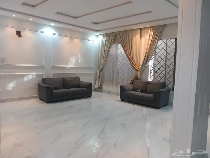 فيلا 600م درج في الصالة و شقتين 5