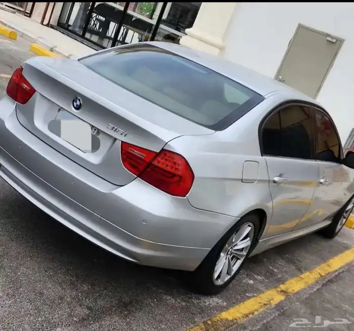 سيارة بي ام دبليو موديل 2011 0