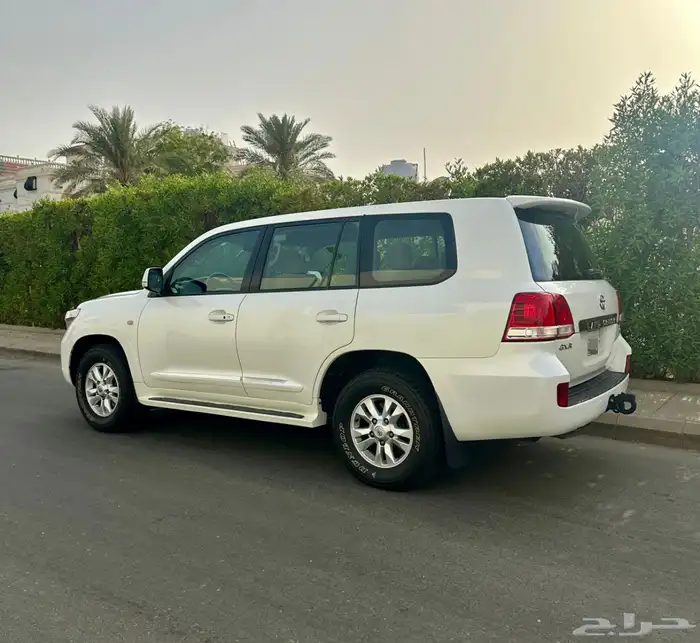 لاندكروزر GXR 3 2010 2