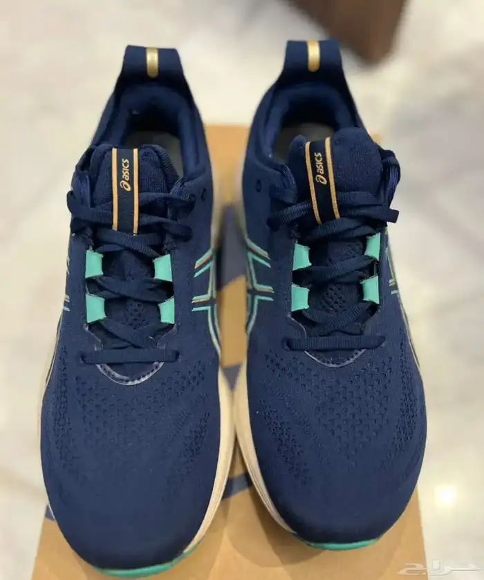 مجموعه من الصنادل والاحذيه من براندات عالميه جديد ومستخدم 70