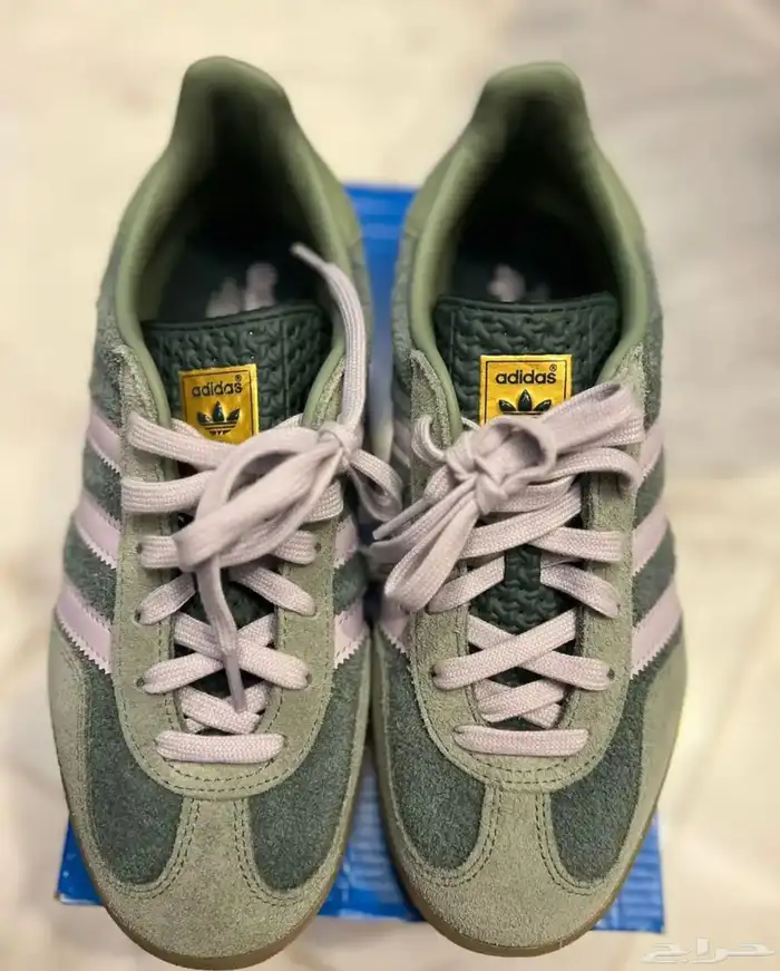 مجموعه من الصنادل والاحذيه من براندات عالميه جديد ومستخدم 72