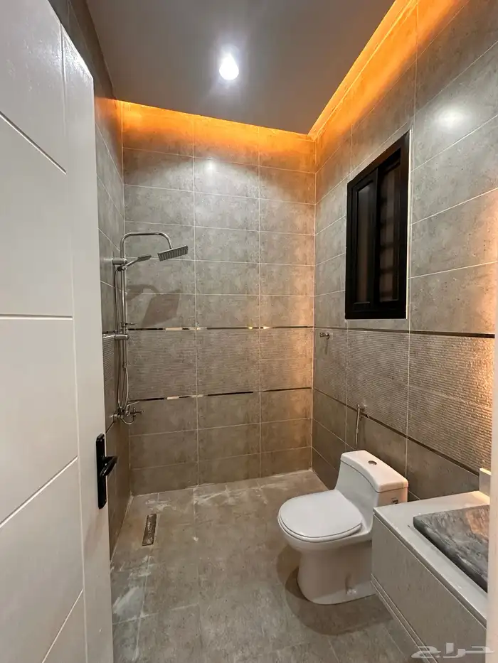 للبيع شقه ارضيه مدخل مستقل قريبه من دوار المنسك 13