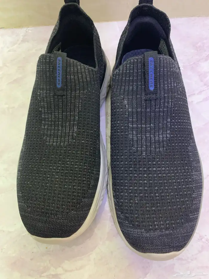 جزمة سكتشر مقاس 42 3