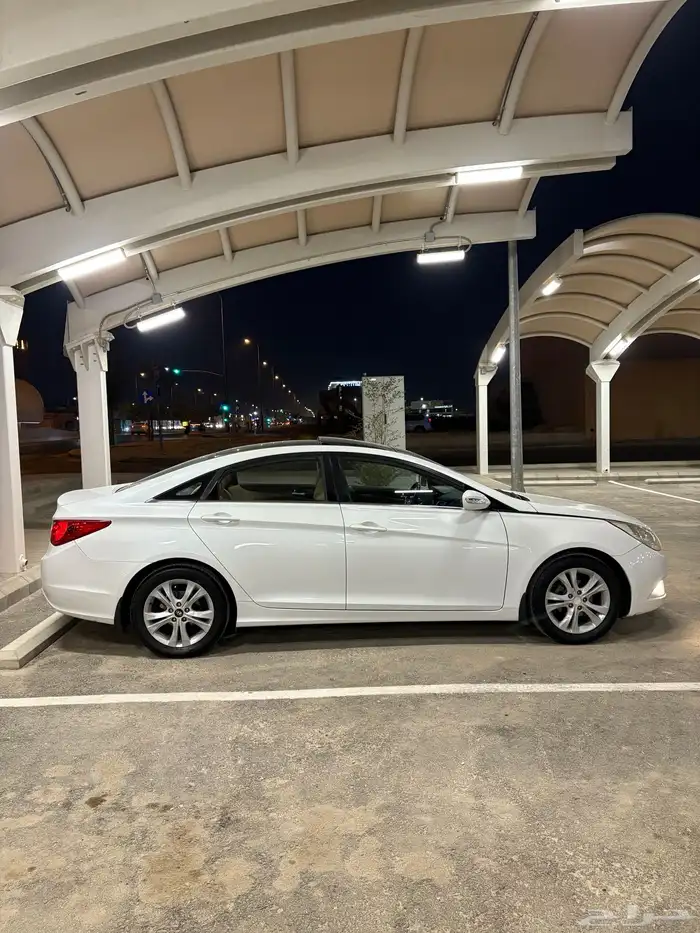 للبيع سوناتا 2012 نظيفه جدا 10