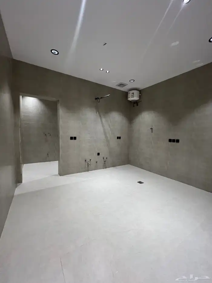 للبيع دور في العزيزية على شارعين شغل فاخر 11