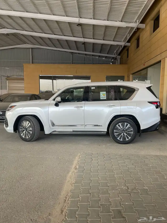 لكزس LX600 فئه AA خليجي 2025 متوفر لدى الحسن 1