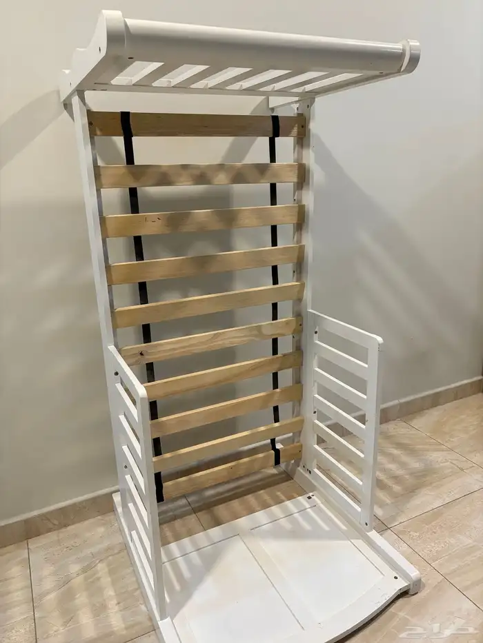 سرير أطفال من سنتربوينت مستعمل استعمال خفيف 2