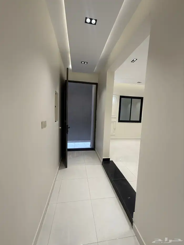 للبيع أرضي بحوش وشقق علويه بسطح خاص التحليه خميس مشيط 14